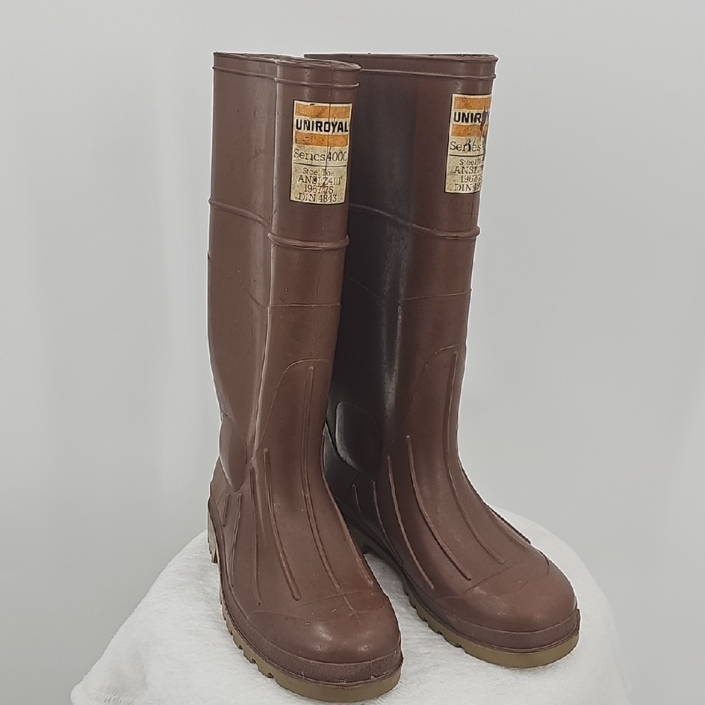 Crafted for durability and safety, the Uniroyal Series 4000 Ansi Z41.1 Steel Toe
